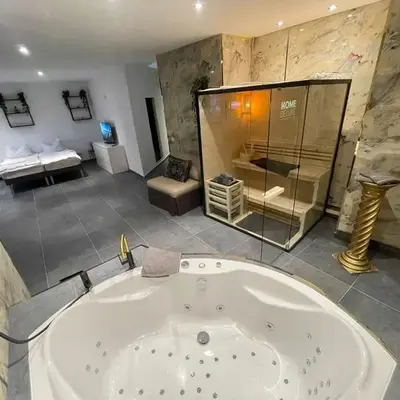Suite Julius Cesar mit Private Sauna & Whirlpool