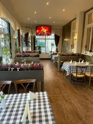 Ein Restaurant oder anderes Speiselokal in der Unterkunft Kulinarische Zauberei