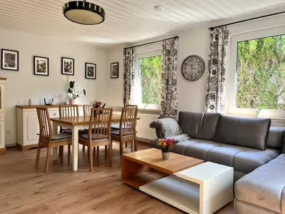 Ein Sitzbereich in der Unterkunft Ferienhaus im Wald, am Briesener See