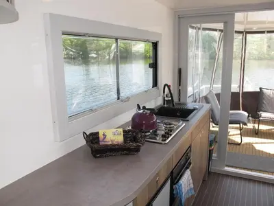 Ein Sitzbereich in der Unterkunft Hausboot HANNA HENN100