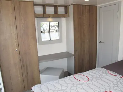 Ein Bett oder Betten in einem Zimmer der Unterkunft Hausboot HANNA HENN100