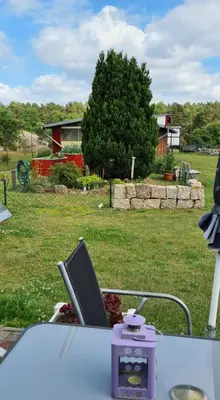 Ein Garten an der Unterkunft Kleine Ferienwohnung in der Natur