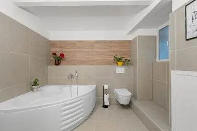 Ein Badezimmer in der Unterkunft Holiday 33 Apartment L - 8 Rooms, 3 Baths, 190qm
