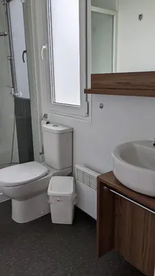 Ein Badezimmer in der Unterkunft KNAUS Campingpark Lübben