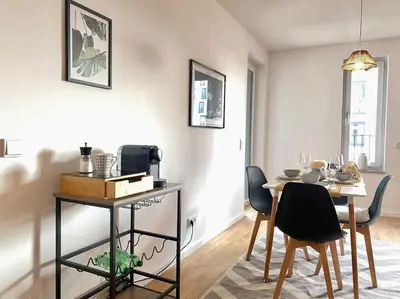 TV/Unterhaltungsangebot in der Unterkunft Apartment am Flughafen, Glasfaser-Internet, Waschmaschine
