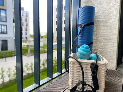 Ein Balkon oder eine Terrasse in der Unterkunft Apartment am Flughafen, Glasfaser-Internet, Waschmaschine