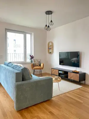 TV/Unterhaltungsangebot in der Unterkunft Apartment am Flughafen, Glasfaser-Internet, Waschmaschine
