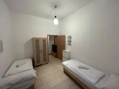 Ein Bett oder Betten in einem Zimmer der Unterkunft Private Souterrain Apartment in the green of Berlin
