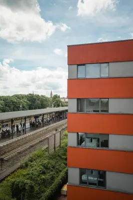 Das Gebäude in dem sich das Aparthotel befindet