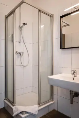 Ein Badezimmer in der Unterkunft Apartmenthaus Berlin Neukölln