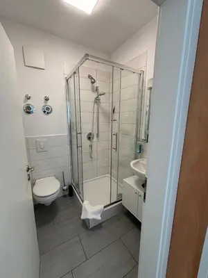 Ein Badezimmer in der Unterkunft Einraumapartment im Erdgeschoss mit Seeblick
