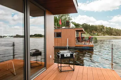 Blick auf einen Fluss in der Nähe des Ferienhauses