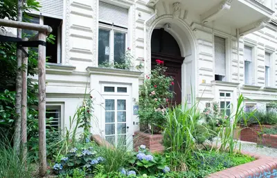 Ein Garten an der Unterkunft Charmantes 2-Zimmer-Apartment mit Vorgarten