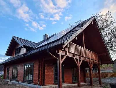 Das Gebäude in dem sich das Ferienhaus befindet