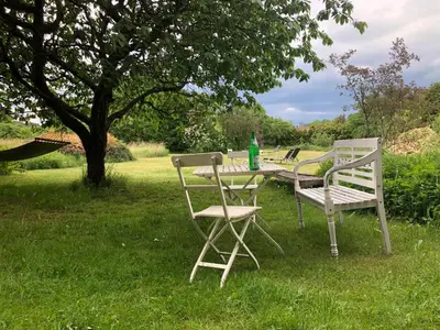 Ein Garten an der Unterkunft Gartenblick im Schwalbennest