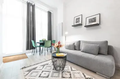 Ein Sitzbereich in der Unterkunft The Mierendorf I, campy group & family apartment, 1BR, 1 Living room, ideal for 2 - 4 Guests