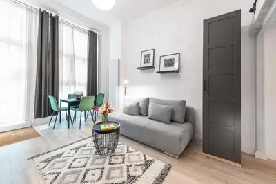 Ein Sitzbereich in der Unterkunft The Mierendorf I, campy group & family apartment, 1BR, 1 Living room, ideal for 2 - 4 Guests