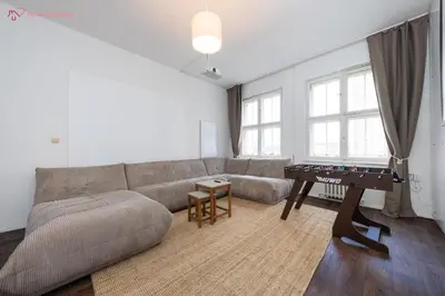Ein Sitzbereich in der Unterkunft 160qm 6-Zimmer Banksi-Galerie-Apartment Hauptbahnhof