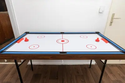 Eine Spielezimmer in der Unterkunft 160qm 6-Zimmer Banksi-Galerie-Apartment Hauptbahnhof