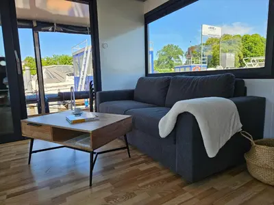 Ein Sitzbereich in der Unterkunft Luxuriöses Hausboot SeaSide NEU!!!