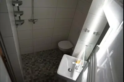 Ein Badezimmer in der Unterkunft 364 Berlin