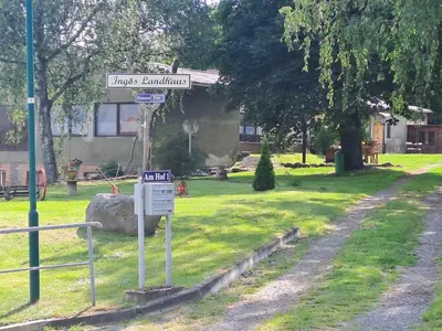 Ein Garten an der Unterkunft Ingos Landhaus