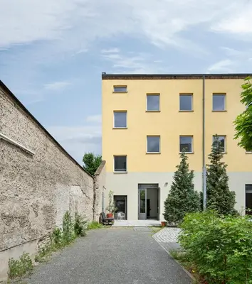 Das Gebäude in dem sich die Ferienwohnung befindet