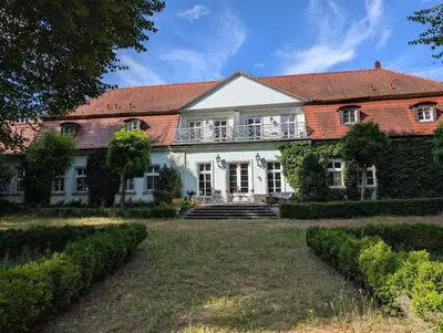 Ein Garten an der Unterkunft Internat Schloss Spiegelberg