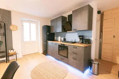 Küche/Küchenzeile in der Unterkunft Blue Chili 34 - City Apartment für 4 in Karlshorst