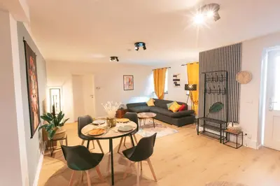 Ein Sitzbereich in der Unterkunft Blue Chili 34 - City Apartment für 4 in Karlshorst