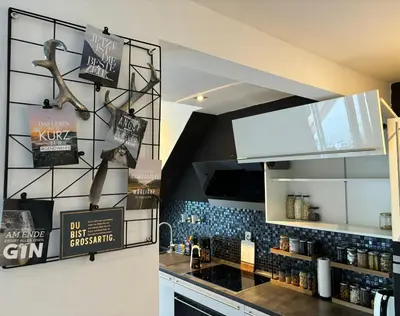 Küche/Küchenzeile in der Unterkunft Luxus Maisonette-Apartment - Werde zum König in der Traumwelt Beerfelde