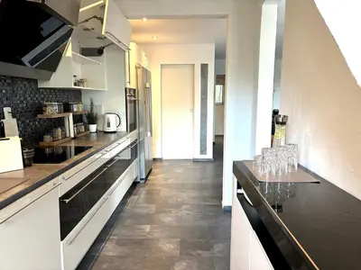 Küche/Küchenzeile in der Unterkunft Luxus Maisonette-Apartment - Werde zum König in der Traumwelt Beerfelde