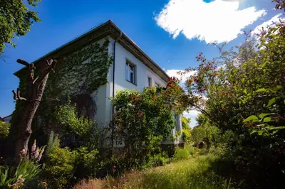 Ein Garten an der Unterkunft Ferienwohnung Fläming