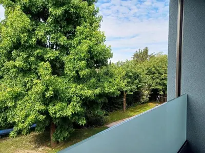 Ein Garten an der Unterkunft Moderne Ferienwohnung in Berlin Mahlsdorf