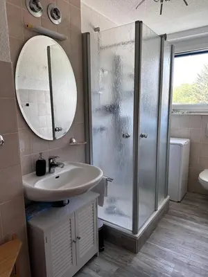 Ein Badezimmer in der Unterkunft 3-Zimmer Ferienunterkunft inkl Parkplatz und Balkon, mit Nähe zum See