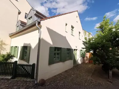 Das Gebäude in dem sich die Ferienwohnung befindet