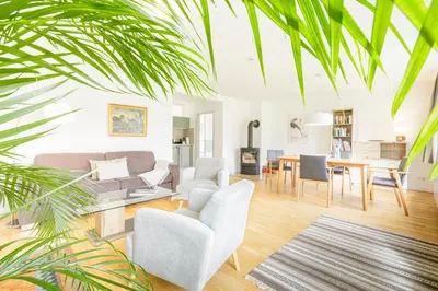 Ein Sitzbereich in der Unterkunft Apartment Premium im Gustav Seitz Gästehaus