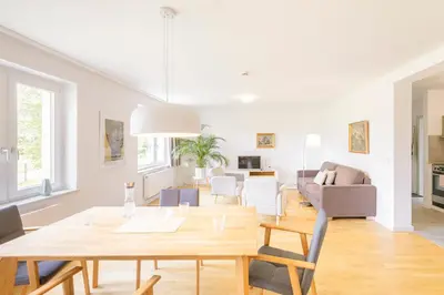 Ein Sitzbereich in der Unterkunft Apartment Premium im Gustav Seitz Gästehaus