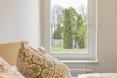 Ein Bett oder Betten in einem Zimmer der Unterkunft Apartment Premium im Gustav Seitz Gästehaus