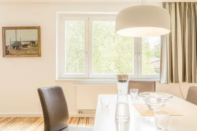 Ein Sitzbereich in der Unterkunft Apartment Premium family im Gustav Seitz Gästehaus