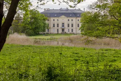 Ein Garten an der Unterkunft Studio On Top im Gustav Seitz Gästehaus