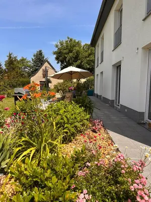 Ein Garten an der Unterkunft Ferienwohnung Beetzseeheide