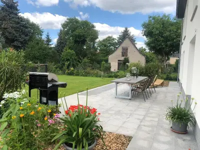 Ein Garten an der Unterkunft Ferienwohnung Beetzseeheide