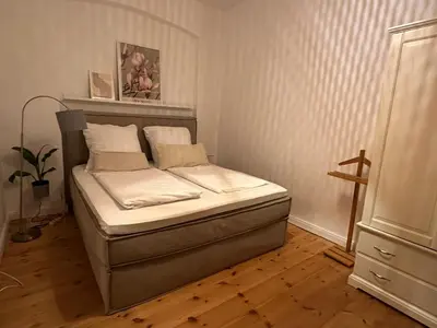 Ein Bett oder Betten in einem Zimmer der Unterkunft Große Stadtwohnung direkt am Mauerpark