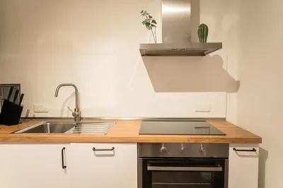 Küche/Küchenzeile in der Unterkunft Spacious 1-Bedroom Apartment in Kreuzberg