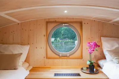 Ein Sitzbereich in der Unterkunft Hausboot vom Feinsten