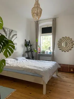 Ein Bett oder Betten in einem Zimmer der Unterkunft Spirit & Style - spacious, bright 75m2 - 2 bedroom in ideal Prenzlauer Berg location