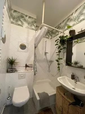 Ein Badezimmer in der Unterkunft Spirit & Style - spacious, bright 75m2 - 2 bedroom in ideal Prenzlauer Berg location