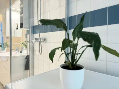 Ein Badezimmer in der Unterkunft HolidayHome Apartments I Large 3 room apartment in the best location in Kreuzberg