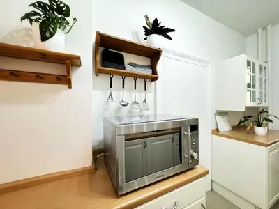 Küche/Küchenzeile in der Unterkunft HolidayHome Apartments I Large 3 room apartment in the best location in Kreuzberg